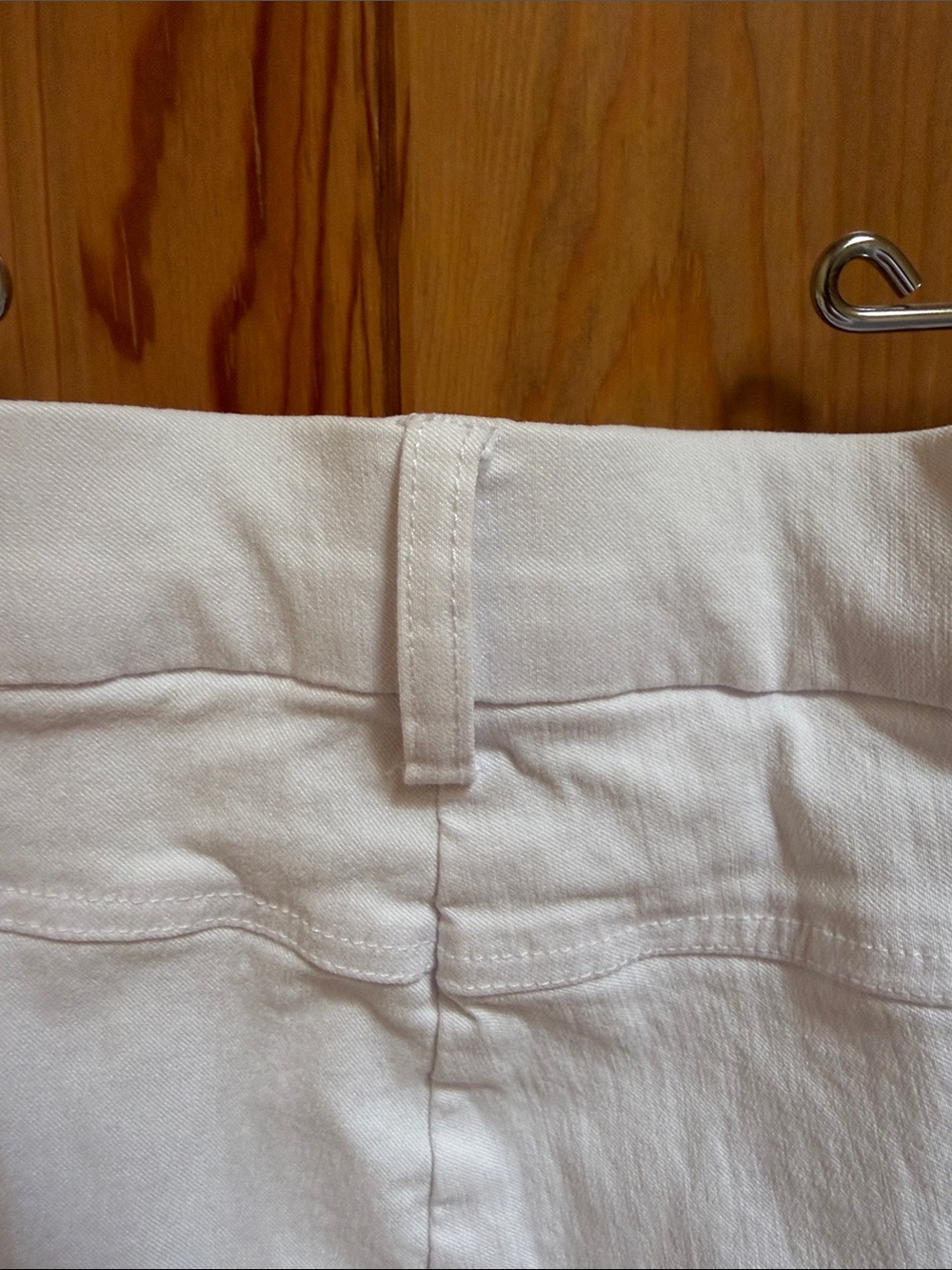 89+ Madison White Bermuda Shorts - Picture 3 of 7